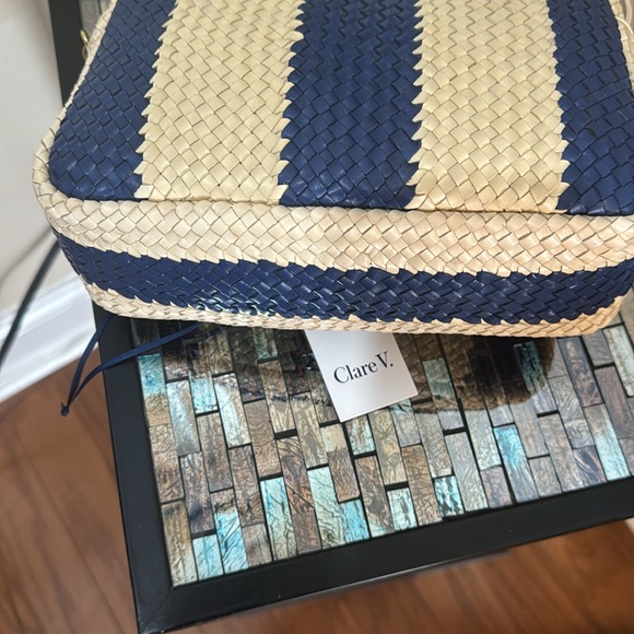 ❤️❤️❤️ Host Pick Clara V. Marisol Woven Leather Crossbody Bag❤️❤️❤️❤️
Clare V. - Picture 11 of 13